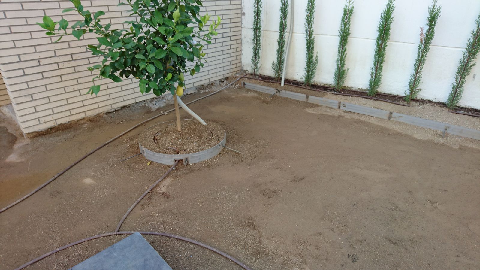 Correcta preparació del terreny per rebre un paviment de formigó imprès